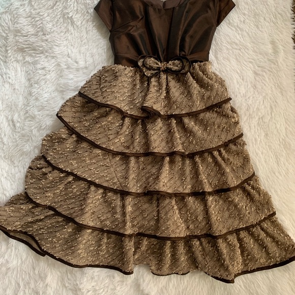 Beautiful dress in excellent condition! - Picture 4 of 4